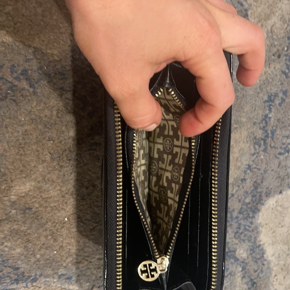 Black leather Tory Burch wallet - Picture 4 of 6